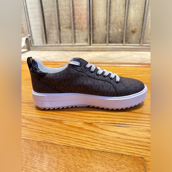 Pre-Owned Size 8W Michael Kors Brown Monogram Platform Sneakers - Picture 5 of 10